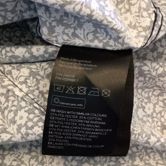 NWOT H&M Womens Slim Fit Ditsy Floral Print Long Sleeve Button Up Top Size Med - Picture 7 of 8